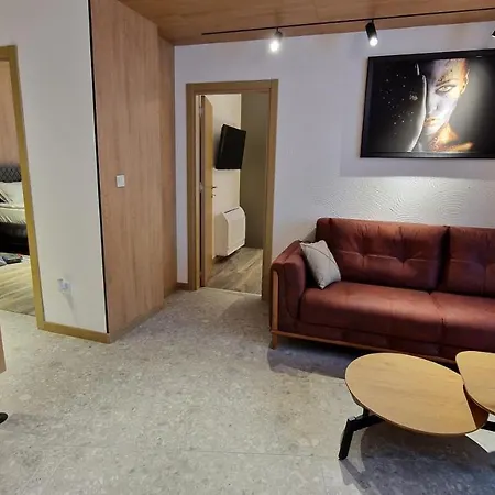 Fs - Family In The Center Of *