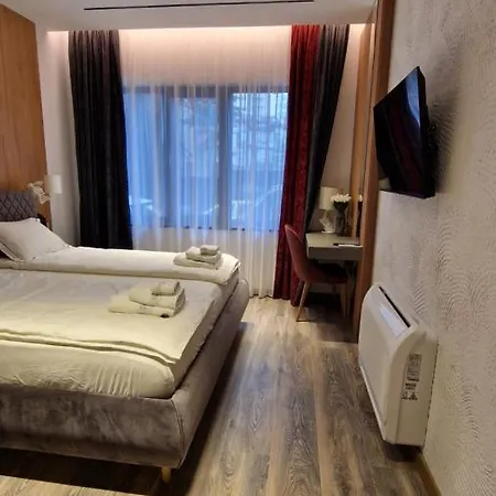 Fs - Family In The Center Of Daire