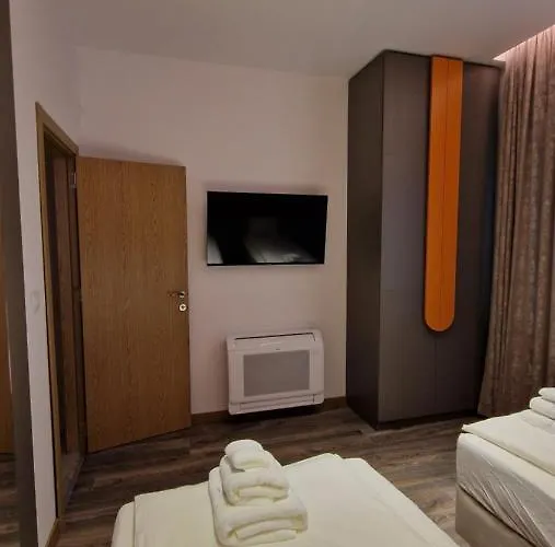 Fs - Family In The Center Of Apartment