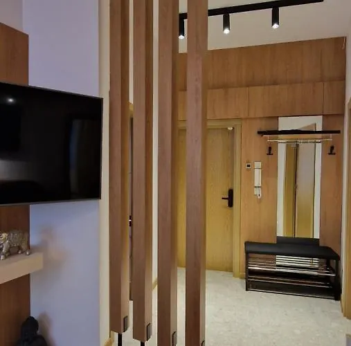 Apartment Fs - Family In The Center Of *