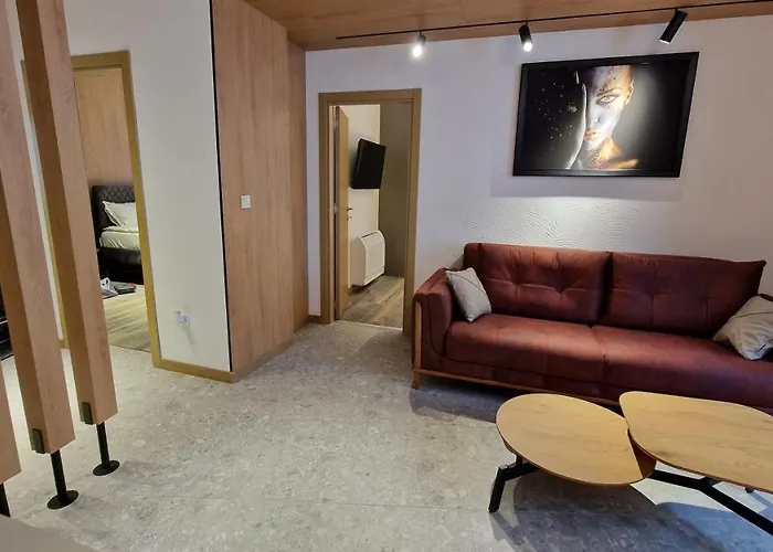 Fs - Family In The Center Of *