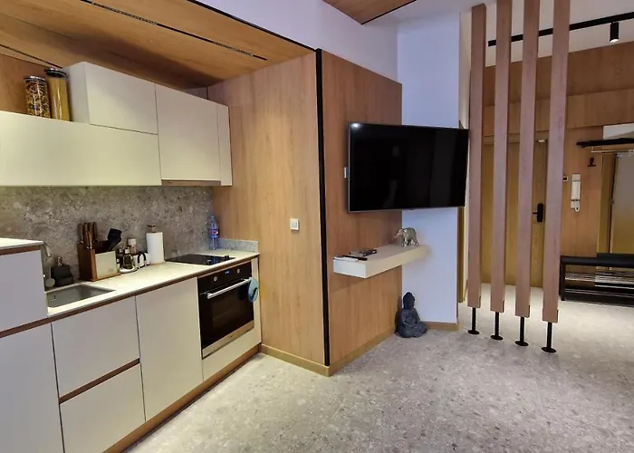 Apartment Fs - Family In The Center Of